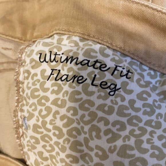 Chico’s Jeans Size 2 Ultimate Fit Flare Leg Jeans NWOT - Picture 5 of 6